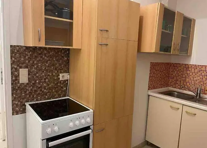 Stylish Flat With 2 Double Beds For 4 People 15a *