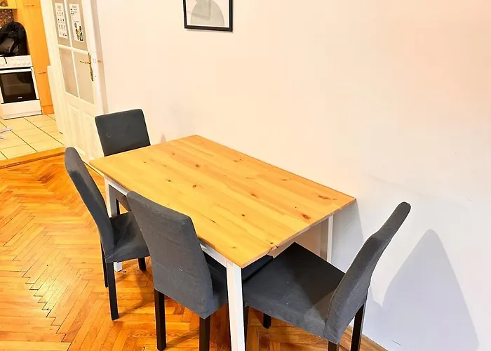 Stylish Flat With 2 Double Beds For 4 People 15a *