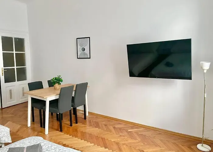 Апартаменти Stylish Flat With 2 Double Beds For 4 People 15a *